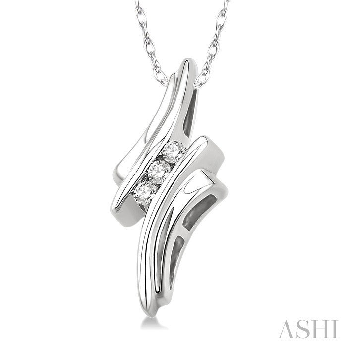 1/10 Ctw Round Cut Diamond Pendant in 10K White Gold with Chain