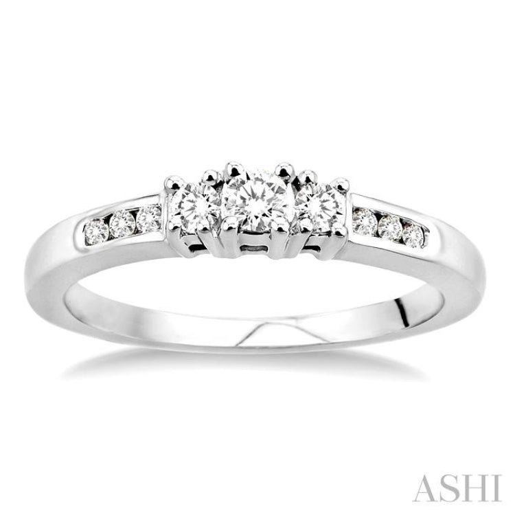 Round Shape Past Present & Future Diamond Engagement Ring