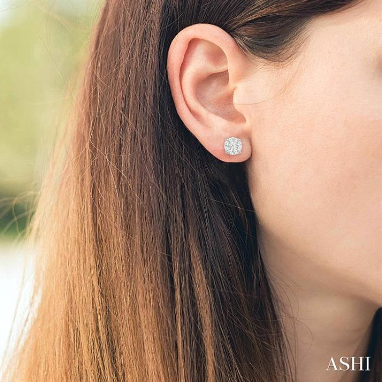 Round Shape Lovebright Essential Diamond Stud Earrings