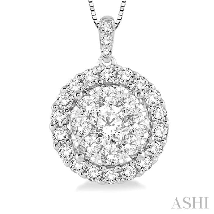 Round Shape Halo Lovebright Essential Diamond Pendant