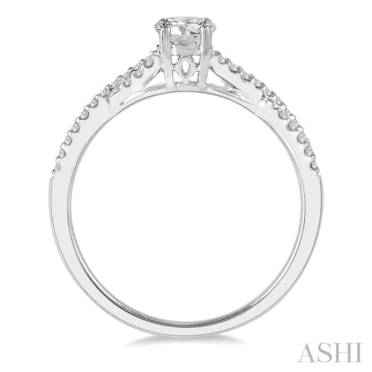 Round Shape Diamond Engagement Ring