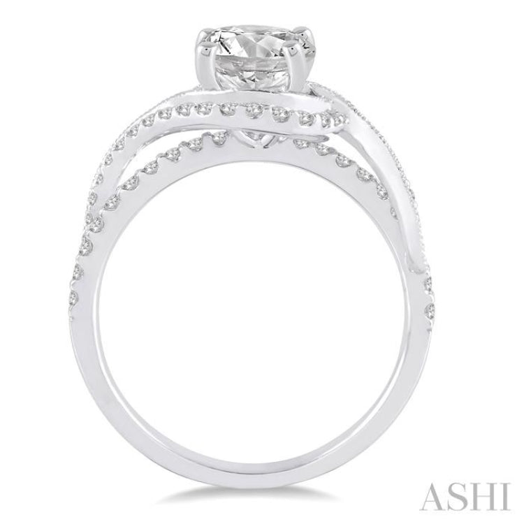 Round Shape Diamond Engagement Ring