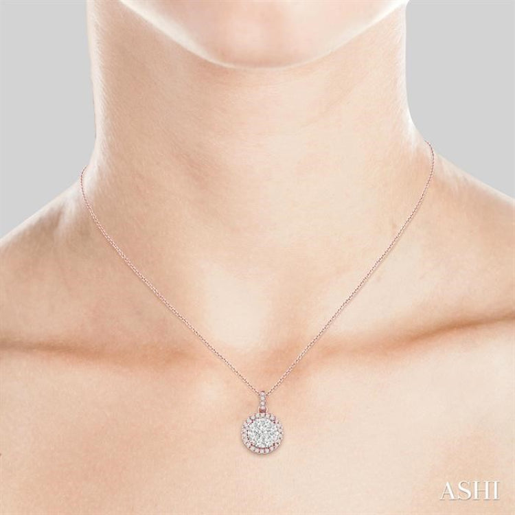 Round Shape Halo Lovebright Essential Diamond Pendant