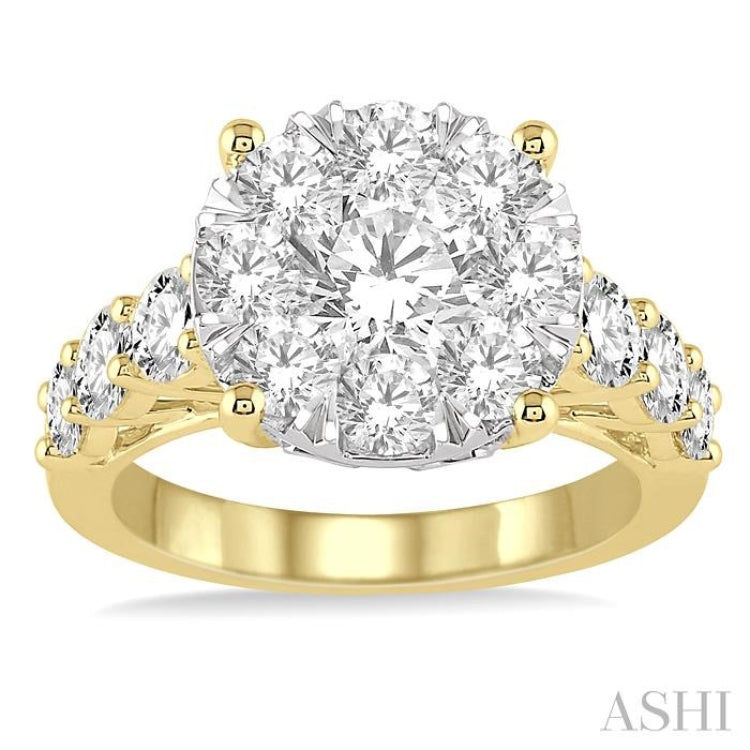 Lovebright Essential Diamond Engagement Ring