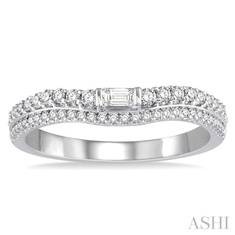 1/3 Ctw Step Shank Baguette Center Round Cut Diamond Wedding Band in 14K White Gold