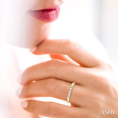 Round Shape 5 Stone Diamond Wedding Band