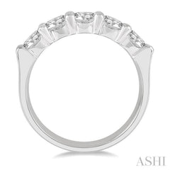 Round Shape 5 Stone Diamond Wedding Band