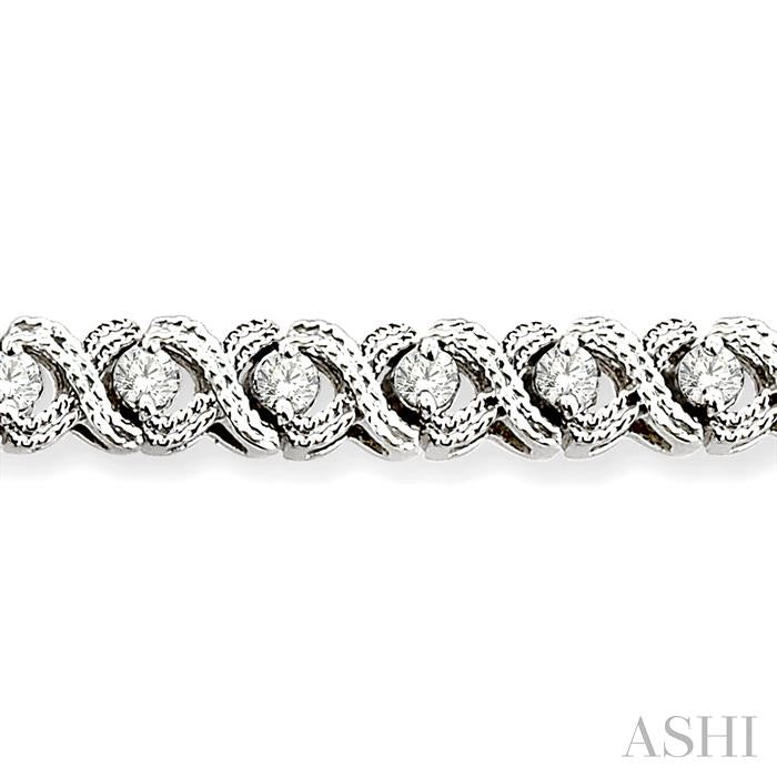 1 Ctw Round Cut Diamond X & O Link Bracelet in 10K White Gold