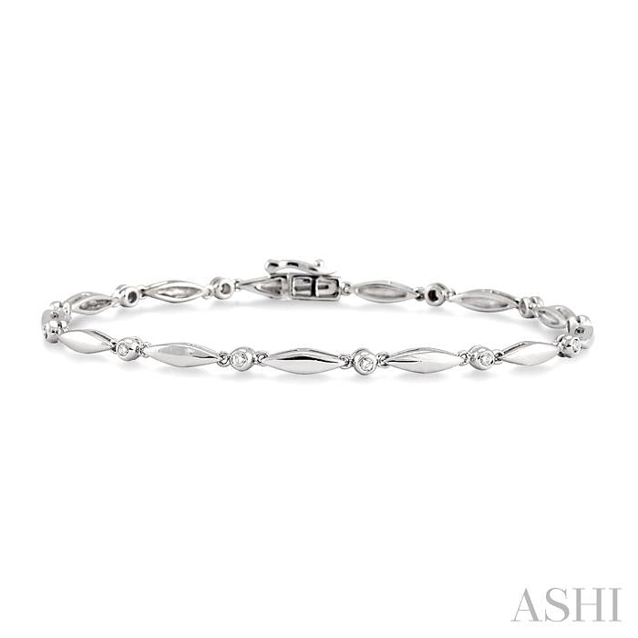 1/4 ctw Boat Shape Round Cut Diamond Bracelet in 10K White Gold