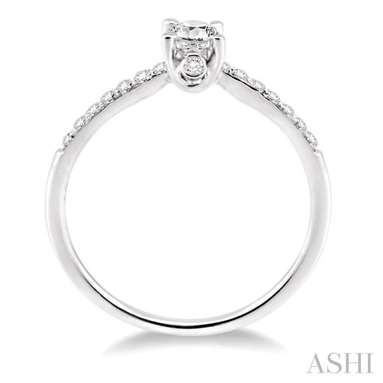 Round Shape Diamond Engagement Ring