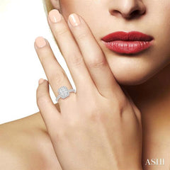 Halo Lovebright Essential Diamond Engagement Ring