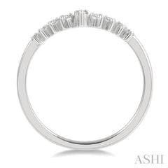 1/10 Ctw Chevron Round Cut Diamond Highlighted Wedding Ring in 14K White Gold