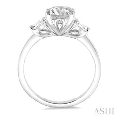 Round Shape Diamond Engagement Ring