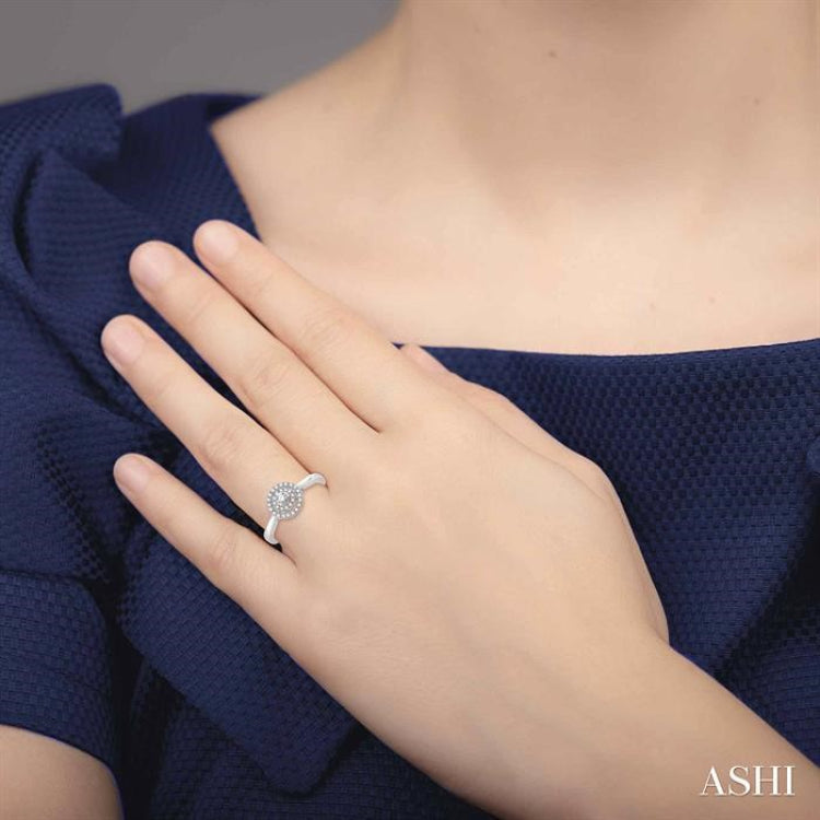 Round Shape Halo Diamond Fashion Ring