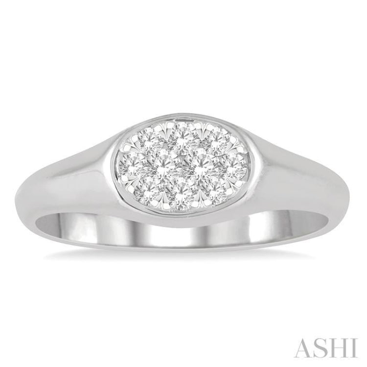 Oval Shape East-West Lovebright Essential Diamond Signet Ring