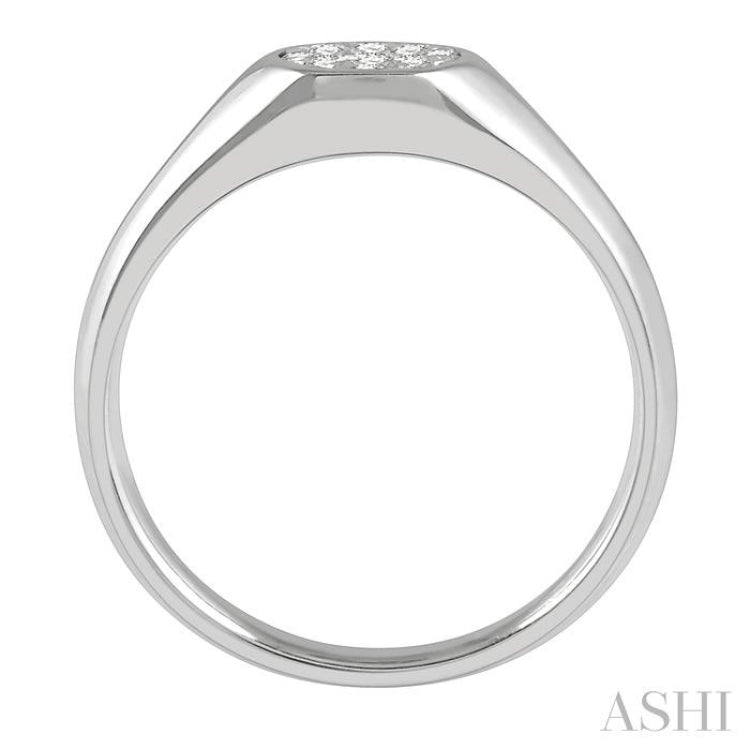 Oval Shape East-West Lovebright Essential Diamond Signet Ring