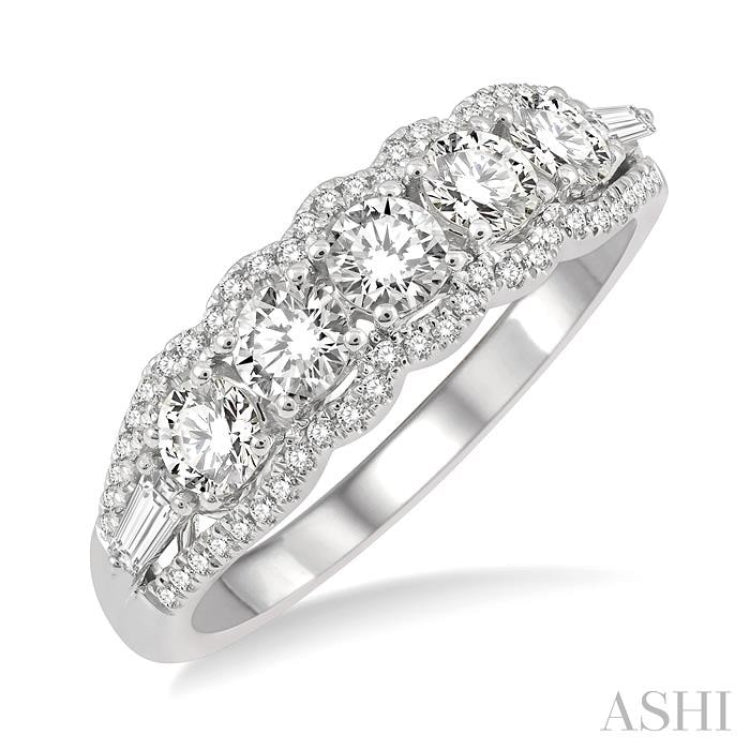 Round Shape 5 Stone Diamond Fashion Ring