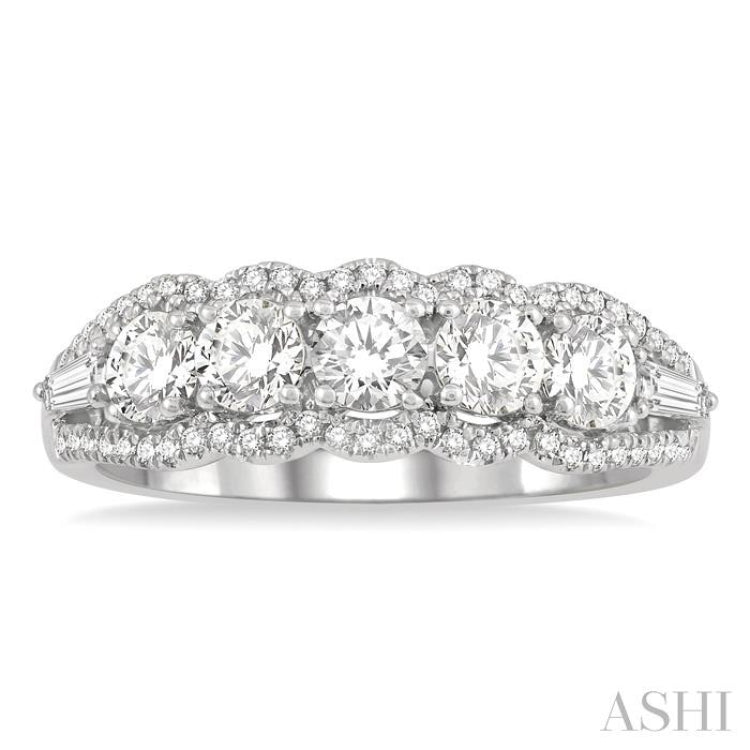 Round Shape 5 Stone Diamond Fashion Ring