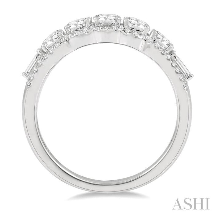 Round Shape 5 Stone Diamond Fashion Ring