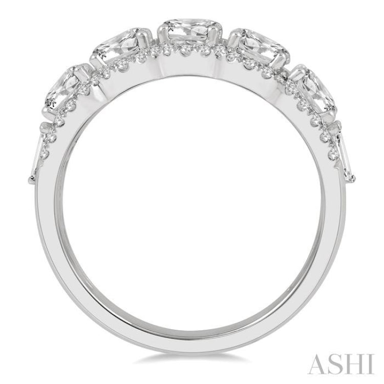 Round Shape 5 Stone Diamond Fashion Ring