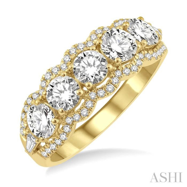 Round Shape 5 Stone Diamond Fashion Ring