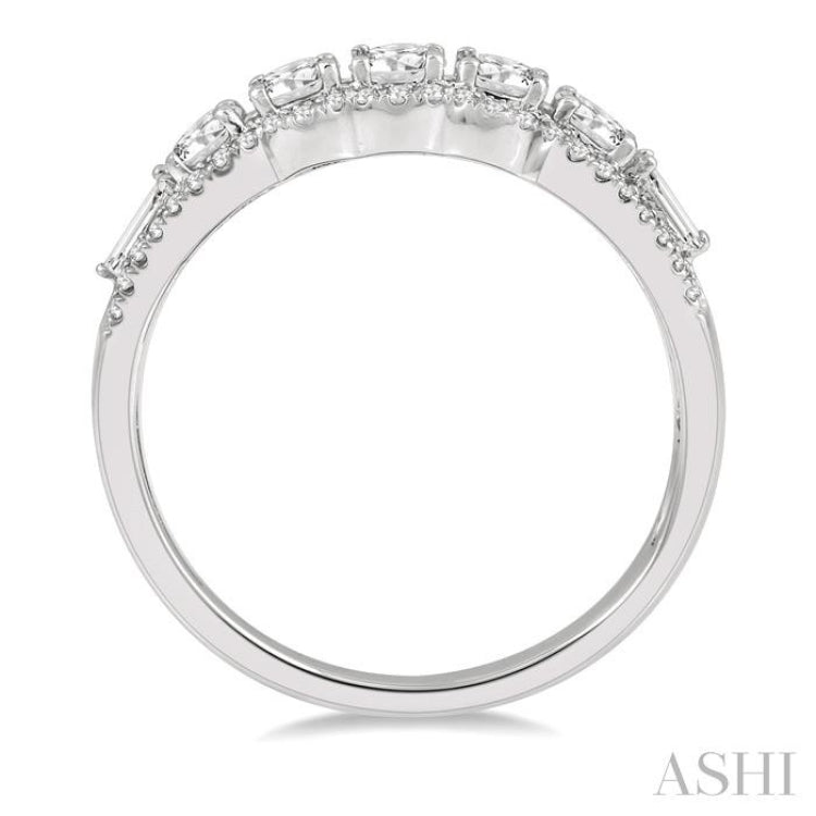 Round Shape 5 Stone Diamond Fashion Ring