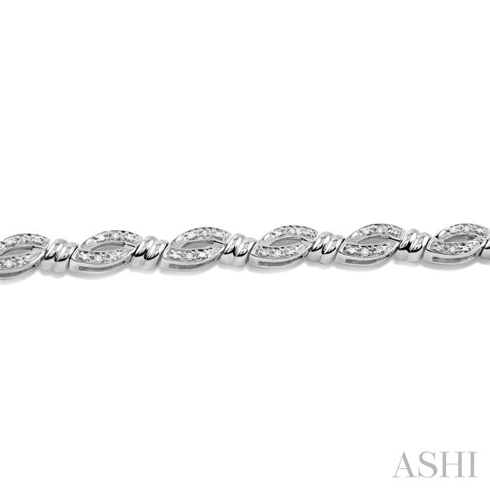 1/6 Ctw Knot Shape Round Cut Diamond Bracelet in Sterling Silver