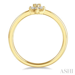 1/8 Ctw Floral Round Cut Diamond Petite Fashion Ring in 14K Yellow Gold