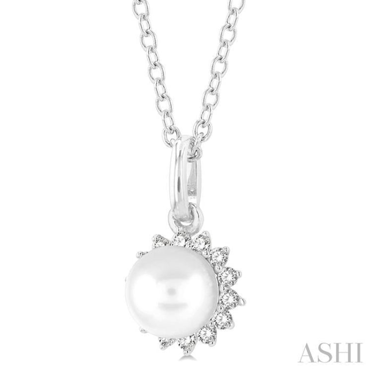 Pearl & Petite Halo Diamond Fashion Pendant