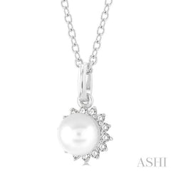 Pearl & Petite Halo Diamond Fashion Pendant