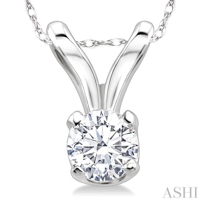 1/10 Ctw Round Cut Diamond Solitaire Pendant in 14K White Gold with Chain