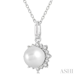 Pearl & Petite Halo Diamond Fashion Pendant