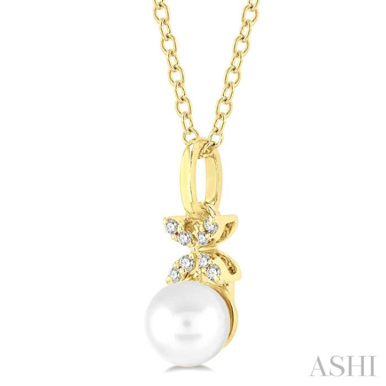 Pearl & Petite Diamond Fashion Pendant