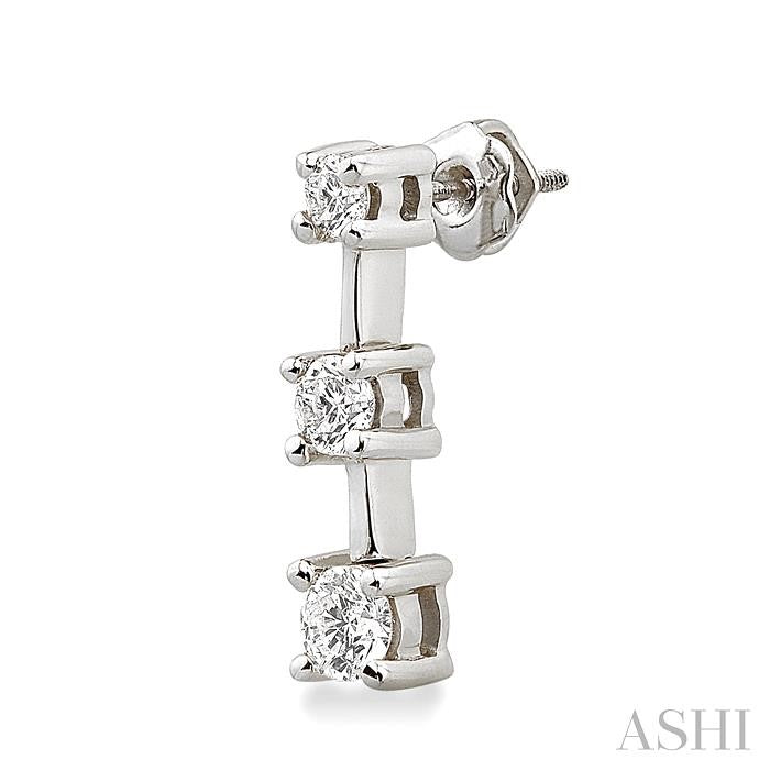 1 ctw Round Cut Diamond Earrings in 14K White Gold