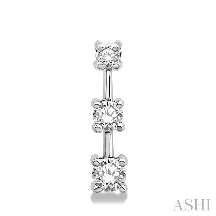 3/4 Ctw Round Cut Diamond Earrings in 14K White Gold