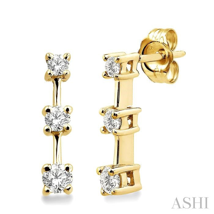 1/2 ctw Round Cut Diamond Earrings in 14K Yellow Gold