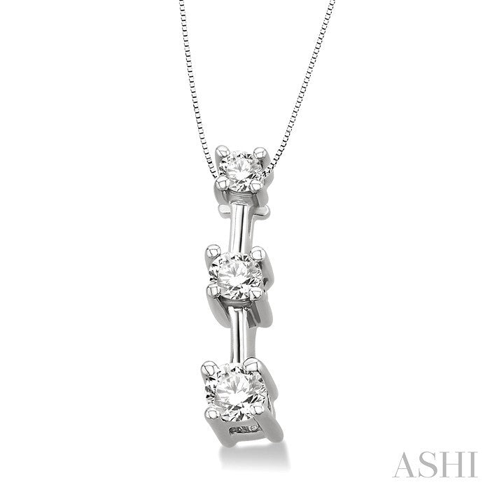 1/4 Ctw Three Stone Round Cut Diamond Pendant in 14K White Gold with Chain