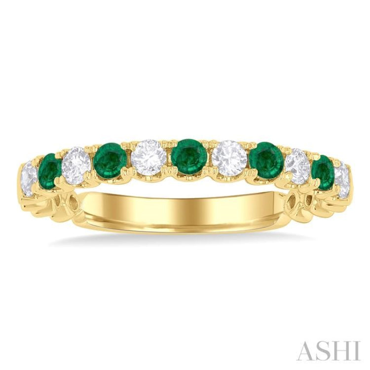 2.25 MM Emerald and 1/4 Ctw Round Cut Diamond Precious Wedding Band in 14K Yellow Gold