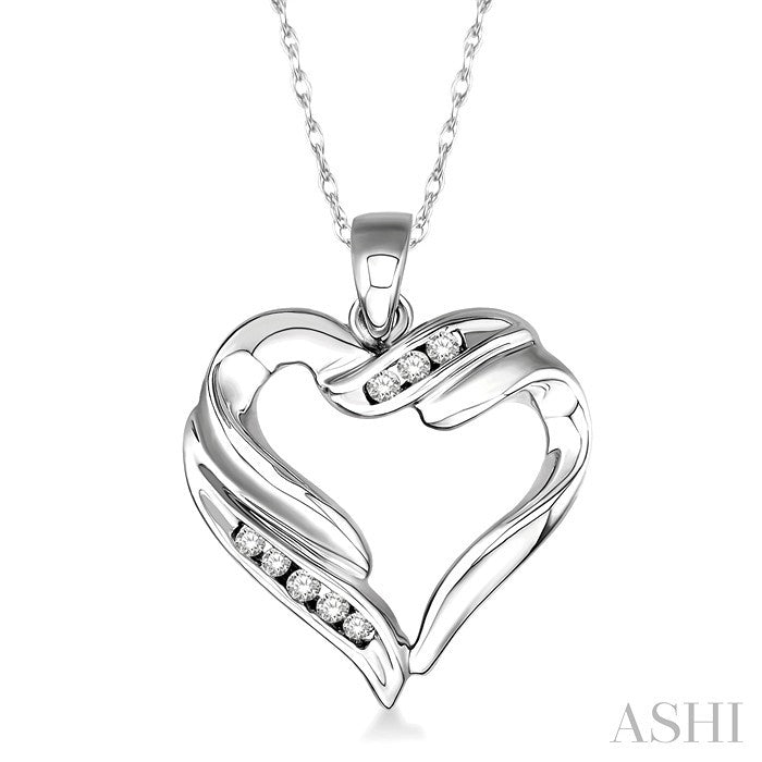 1/10 Ctw Round Cut Diamond Heart Pendant in 10K White Gold with Chain