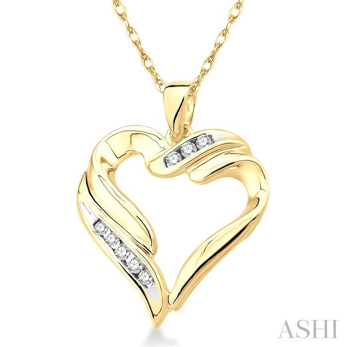 1/10 Ctw Round Cut Diamond Heart Pendant in 10K Yellow Gold with Chain