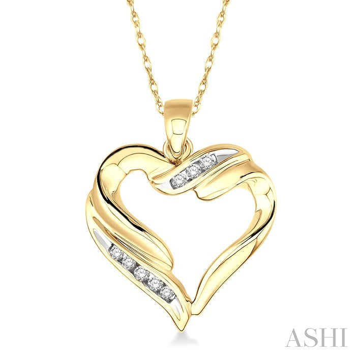 1/10 Ctw Round Cut Diamond Heart Pendant in 10K Yellow Gold with Chain