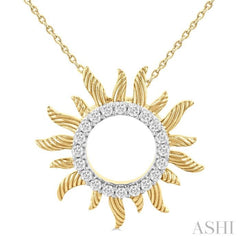 1/4 Ctw Textured Sunburst Round Cut Diamond Fashion Pendant With Chain in 14K Yellow Gold