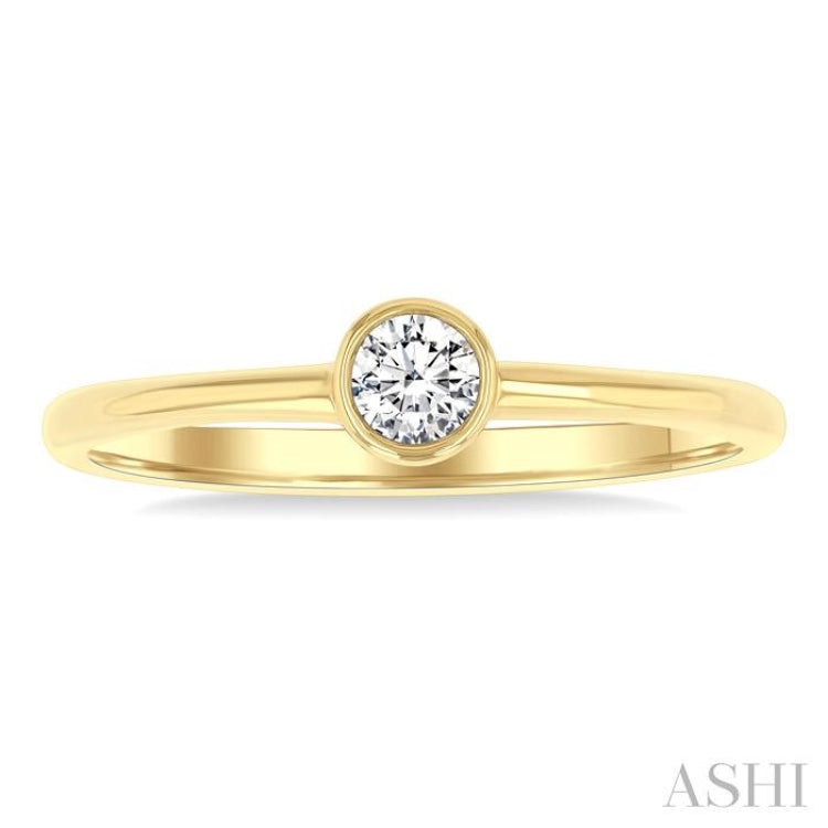 1/6 Ctw Petite Bezel Set Round Cut Diamond Fashion Ring in 10K Yellow Gold