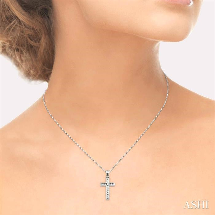 1/2 ctw Round Cut Diamond Cross Pendant in 10K White Gold with Chain