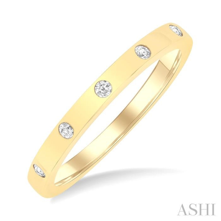 1/4 Ctw Flush Bezel Set Diamond Fashion Band in 14K Yellow Gold