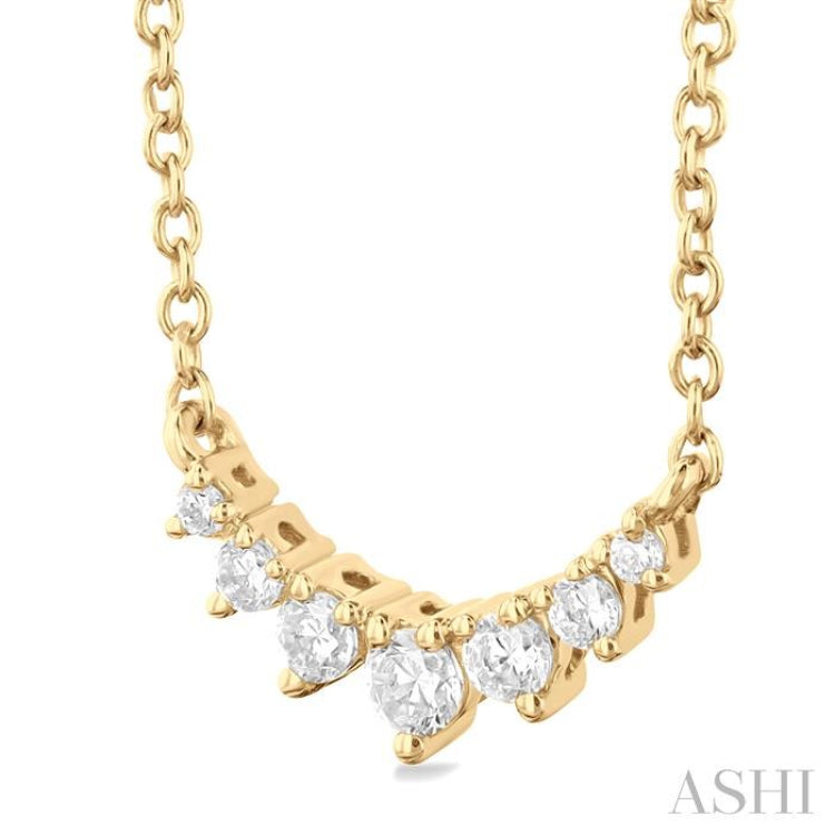 1/8 Ctw Graduated Petite Diamond Smile Necklace in 14K Yellow Gold