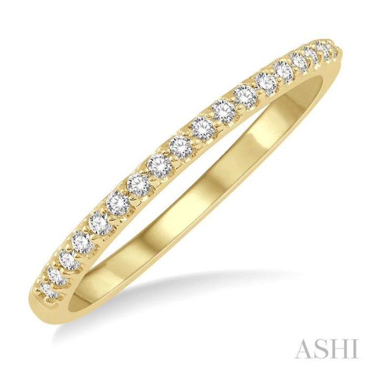 1/6 ctw Round Cut Diamond Wedding Band in 14K Yellow Gold