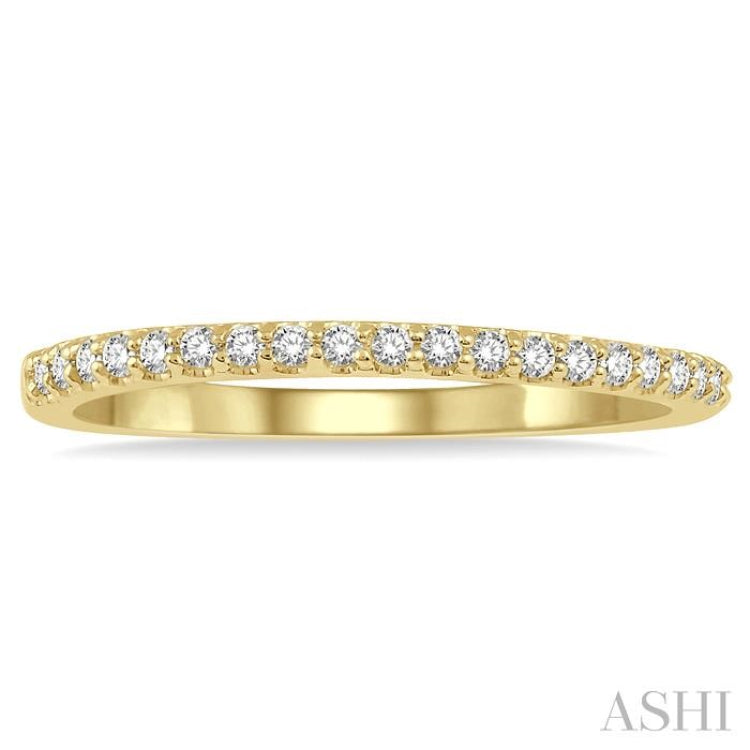 1/6 ctw Round Cut Diamond Wedding Band in 14K Yellow Gold